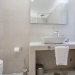 5 Bdrms