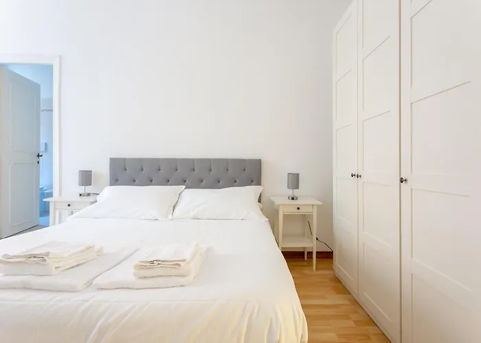 Apartment 5 Bdrms *