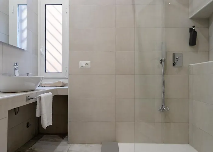 Apartment 5 Bdrms *