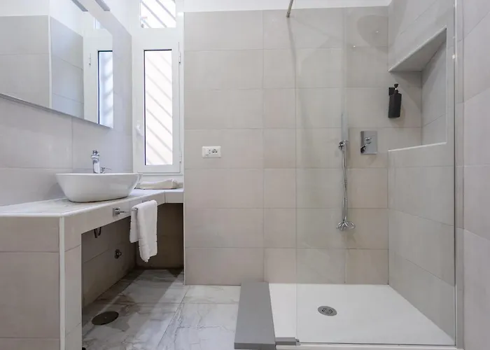 Apartment 5 Bdrms Rome