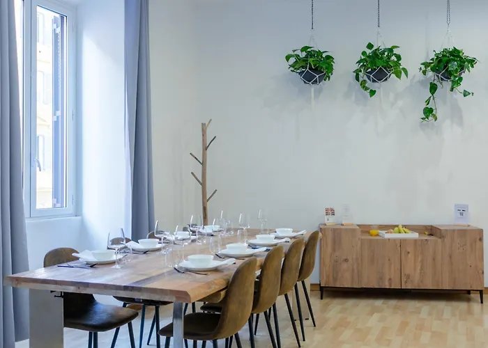 Lejlighed 5 Bdrms Rom