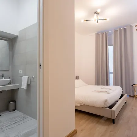 5 Bdrms Apartament *